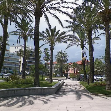 Luxury Seaview Belvedere, Apt A Αντίμπ